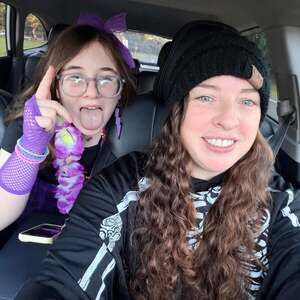 Meet your Posher, Lora